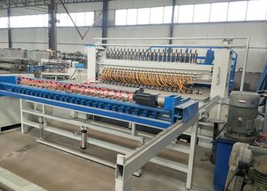 Chine La machine de fabrication de fil de perforation rectangulaire, volaille engrènent la machine de tissage de grillage fournisseur